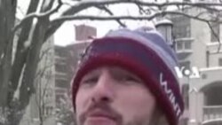 Warga Ibu Kota AS Perang Bola Salju Saat Badai Musim Dingin Warga Ibu Kota AS Perang Bola Salju Saat Badai Musim Dingin