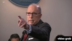 2019年12月16日,白宫首席经济顾问库德洛在白宫举行的记者会上回答问题。(美联社视频截图)