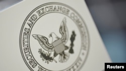 资料照片:美国证券交易委员会总部入口处的标记(2011年6月24日)