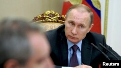 俄罗斯总统普京在克里姆林宫主持一个反腐会议。(2016年1月26日)