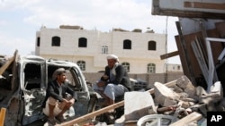 以沙特阿拉伯为主的空袭在萨那造成一些瓦砾(2016年1月6日)