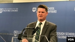 前美国国防部印太安全事务助理部长薛瑞福2020年1月16日在美国圣母大学基欧全球事务学院演说(美国之音锺辰芳拍摄)