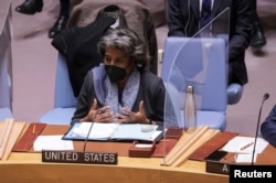 资料照片:美国常驻联合国代表托马斯-格林菲尔德大使出席联合国安理会会议,讨论俄罗斯与乌克兰关系问题。(2022年1月31日)