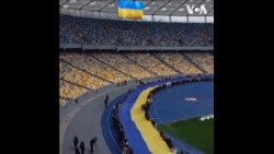 乌克兰人在全国团结日展出巨幅国旗  乌克兰人在全国团结日展出巨幅国旗