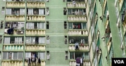 香港政府2月10日起实施最严厉防疫措施,首次将”限聚令”适用范围延伸到私人处所,禁止多过两个家庭的聚会 (美国之音/汤惠芸)