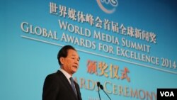 资料图片:新华社社长蔡名照在颁奖仪式上致辞。