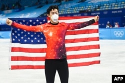 美国滑冰运动员陈巍(Nathan Chen)获北京冬奥会男单花样滑冰金牌。(2022年2月10日)