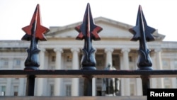 资料照片:位于华盛顿特区的美国财政部(2018年8月6日)。