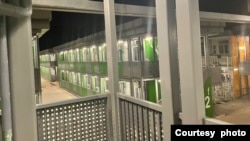 香港竹篙湾隔离营的环境 (照片由化名彭先生的受访者提供)