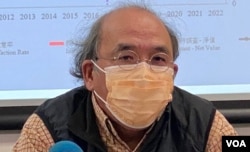 香港民意研究所副行政总裁钟剑华表示,香港目前有如以紧急法治港,担心社会自由逐渐消失。