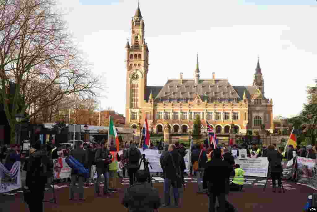 Kachin & Karen organizations joined protests with Rohingya groups . Around 100 people outside in total.
