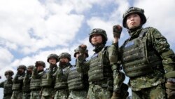 资料照片:在台湾南部屏东县参加年度汉光军演的女子炮兵班。(2019年7月9日)