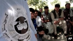 Dân Afghanistan tại một trung tâm đăng ký cử tri ở Kabul, Afghanistan, ngày 16/9/2013.