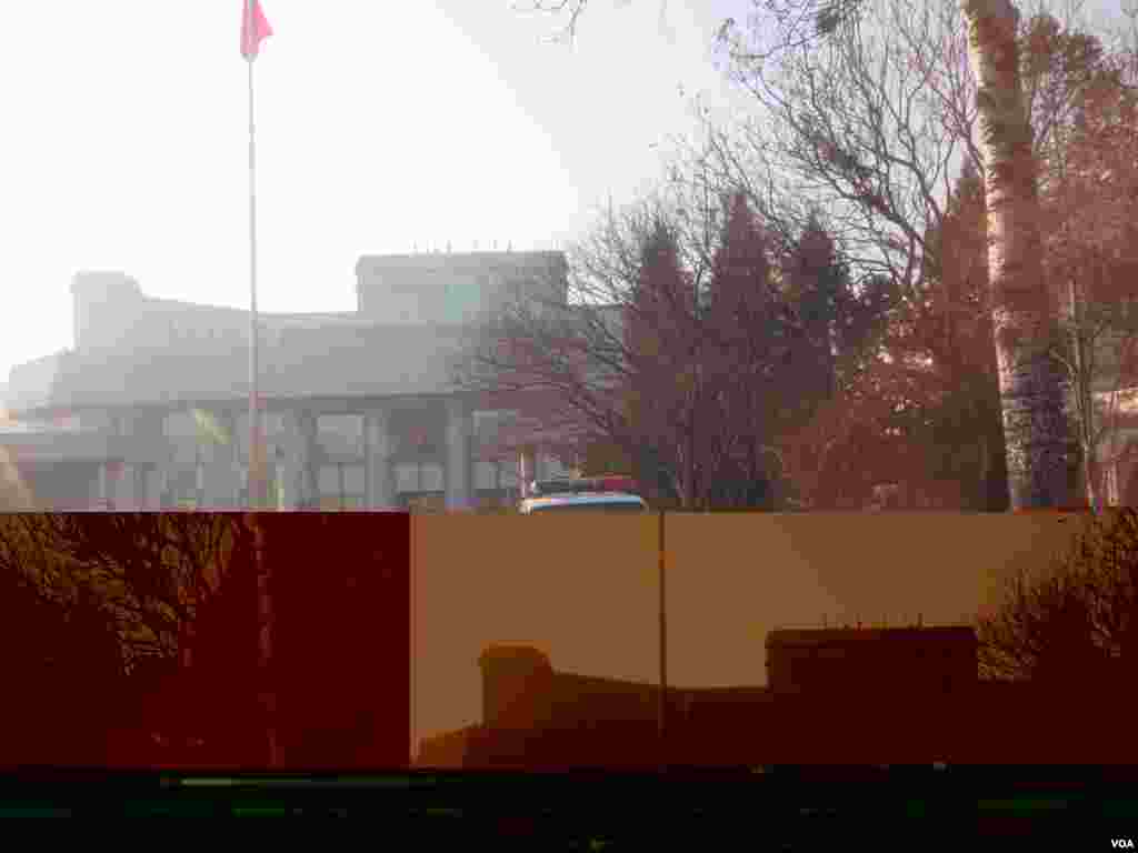 Members of the public react as the ceremonial gun carriage bearing Singapore's late former prime minister Lee Kuan Yew passes by during his funeral procession in Singapore. Tens of thousands of mourners braved torrential rain while howitzers fired a 21-gun salute and jet fighters screamed across the sky as Singapore staged a grand farewell for its founding leader.