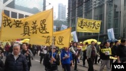 2015年2月1日,数万港人参与民阵争取真普选大游行(美国之音海彦拍摄)