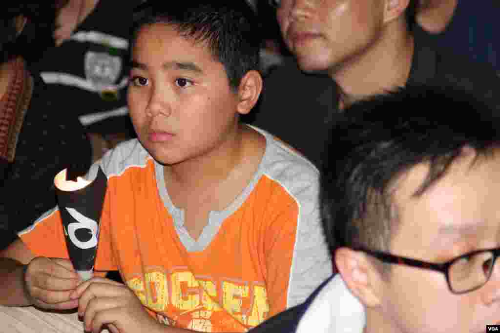 纪念六四25周年香港维园烛光晚会(美国之音图片/海彦拍摄)