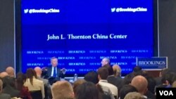 亚投行候任行长金立群在华盛顿智库布鲁金斯学会的一次讲话中说,尽管中国未能如愿加入美国主导的TPP,但仍以“包容”和“宽容”姿态欢迎美国随时加入亚投行(美国之音萧洵拍摄)