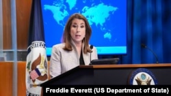 美国国务院发言人塔米·布鲁斯(Tammy Bruce)在美国国务院召开例行记者会。(资料照片:2025年3月6日)