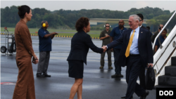 美国防长马蒂斯2018年10月到新加坡出席东盟防长扩大会议(美国国防部照片)