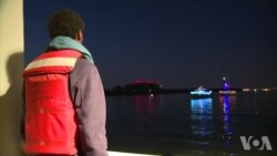 美国维州波多马克河上的圣诞“灯光游行” 美国维州波多马克河上的圣诞“灯光游行”