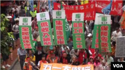 约2000多名工人、学生和市民参加了香港五一大游行(美国之音谭嘉琪拍摄)