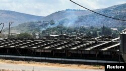 Asap mengepul dari wilayah utara Israel yang berbatasan langsung dengan Lebanon, menyusul serangan drone dari Lebanon ke wilayah Israel pada 23 Juni 2024. (Foto: Reuters/Avi Ohayon)