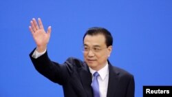 中国总理李克强抵达在北京人大会堂全国人大会议闭幕后举行的记者会。(2019年3月15日)