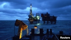 中国国企巨头中海油在渤海辽东湾的海上钻井平台。(资料照)