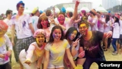 在对中国强硬著称的特朗普上台之际,中共官媒一改“抗美”基调,呼吁两国友好发展,并举办中美友好故事征文活动。(取自美国驻华大使馆)