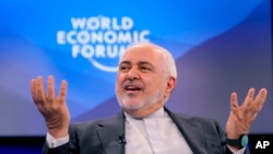 伊朗主管战略事务的副总统穆罕默德·贾瓦德·扎里夫在达沃斯论坛上否认德黑兰寻求拥有核武器的说法。(美联社:2025年1月22日)