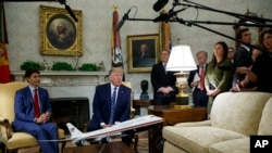 美国总统特朗普在白宫椭圆形办公室会晤加拿大总理特鲁多(2019年6月20日)。