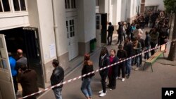 Người Pháp đi bầu tổng thống, vòng 1, hôm Chủ nhật, 23/4/2017