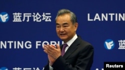 中国外长王毅在北京出席中国与联合国合作的蓝厅论坛(2021年6月25日)