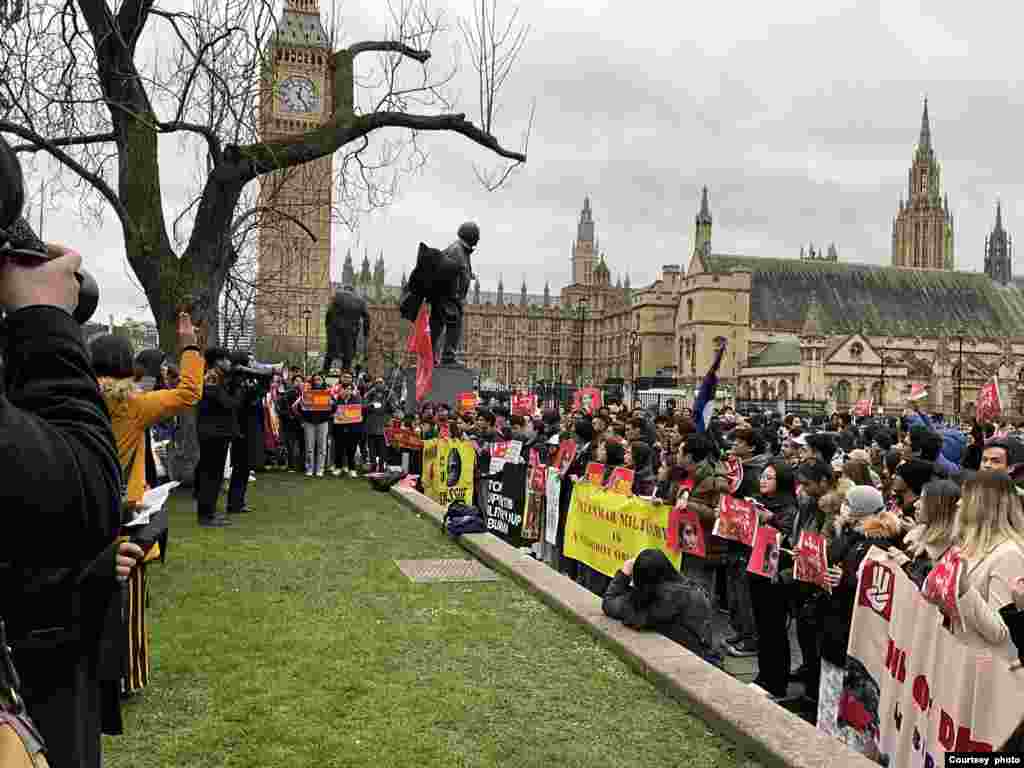 ယူကေနိုင်ငံ လန်ဒန်မြို့တော်မှာ ဒီနေ့ကျင်းပတဲ့ စစ်တပ်အာဏာသိမ်း ၄ နှစ်ပြည့် ဆန့်ကျင်ဆန္ဒပြပွဲ မြင်ကွင်း။ ဖေဖေါ်ဝါရီ ၁၊ ၂၀၂၅ (Photo Credit: NUG office, UK)