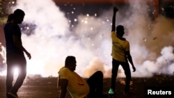 斯里兰卡几天来爆发多起大规模反政府示威,2018年9月5日的科伦坡街头。