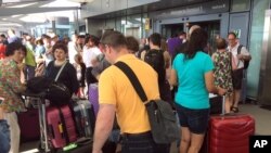 伦敦希思罗机场5号航站楼的旅客们。(2017年5月27日)