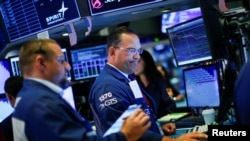 纽约证交所的交易员们在交易。（资料照片）