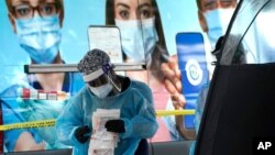 资料照:位于美国迈阿密的COVID-19检测站