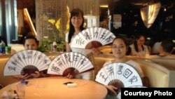 唐荆陵、王清营和袁新亭的妻子呼唤丈夫回家(唐荆陵妻子汪艳芳微博图片)