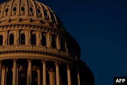 位于华盛顿特区的美国国会大厦。2023年11月, 穆迪将美国信用评级展望从“稳定”下调至“负面”,理由是财政赤字庞大且债务承受能力下降。(法新社照片)