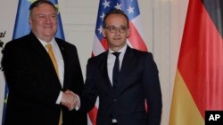 2019年5月31日德国外长马斯(右)和美国国务卿彭佩奥(左)在德国柏林举行会谈