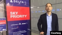 曾经代理12港人案的人权律师卢思位2021年5月8日在上海浦东机场赴美时被限制出境。(照片来源:旅美人权律师杨建刚推特)