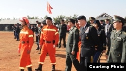 美中陆军官兵2012年11月28日在云南参与人道救援联合演练 (美国陆军照片)