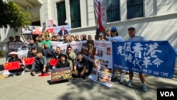 旧金山时间星期一(9月30日)中午,旧金山湾区人权民主团体成员在中国驻旧金山总领事馆门前举行了主题为“揭露中共暴行,反对中共暴政”的国殇75周年抗议集会。(美国之音 周星晨)