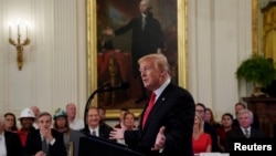 美国总统川普在白宫签署成立美国工人全国委员会的行政令前的仪式上讲话。(2018年7月19日)