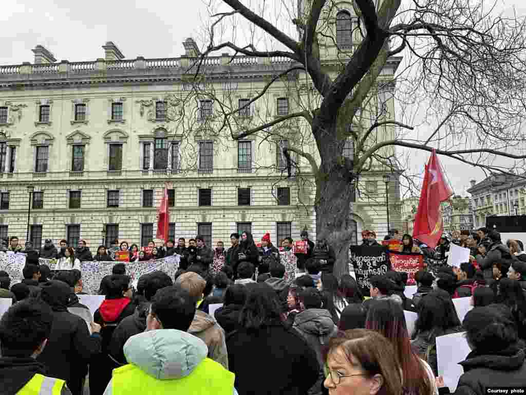 ယူကေနိုင်ငံ လန်ဒန်မြို့တော်မှာ ဒီနေ့ကျင်းပတဲ့ စစ်တပ်အာဏာသိမ်း ၄ နှစ်ပြည့် ဆန့်ကျင်ဆန္ဒပြပွဲ မြင်ကွင်း။ ဖေဖေါ်ဝါရီ ၁၊ ၂၀၂၅ (Photo credit: NUG office, UK)
