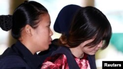 Nghi phạm Đoàn Thị Hương bị áp giải đến phiên tòa tại Malaysia ngày 22/1/2018.