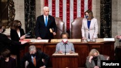 美国国会被暴力闯入后当日恢复秩序 副总统彭斯与议长佩洛西主持参众两院联会(路透社2021年 1月6日)