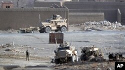 北约联军车队12月21日在阿富汗加兹尼省行驶时被路边炸弹炸毁,5名波兰军人阵亡