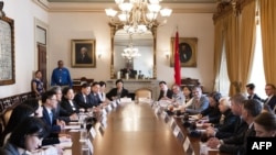 2024年4月16日，美国财政部长珍妮特·耶伦（Janet Yellen）与美中两个工作组的负责人就如何在合作和分歧的各个领域继续推动双边关系进行了“建设性”对话。（法新社）